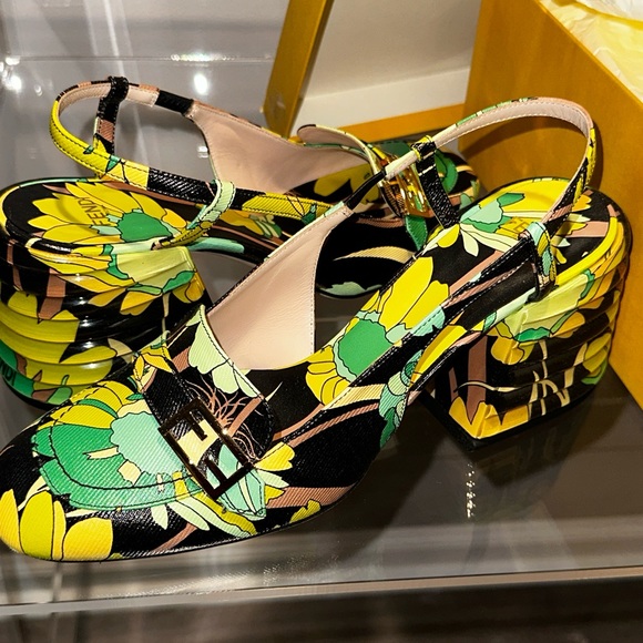 100% Authentic FENDI Slingback Animal Print Pumps - Picture 4 of 8